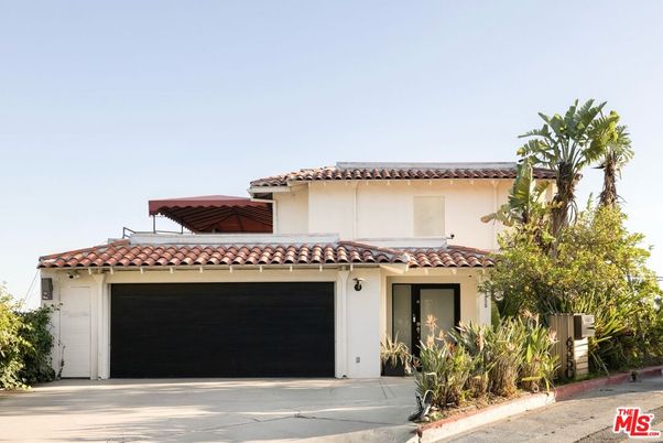 Attached, Exterior, Facade, Spanish Mediterranean