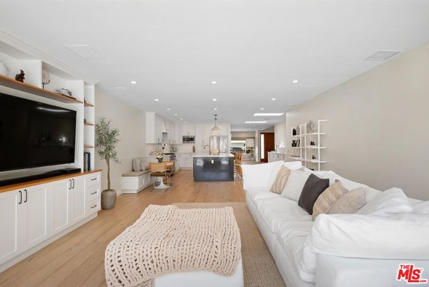 Interior, Kitchen, Living room, Pendant Lights, Recessed Lighting, Wood Texture Flooring