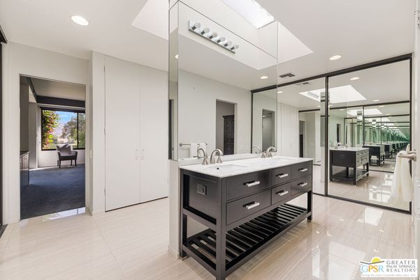 Bathroom, Dual Sink Vanities, Interior, Recessed Lighting