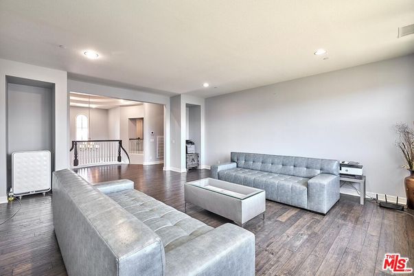 Interior, Living room, Pendant Lights, Recessed Lighting, Wood Texture Flooring