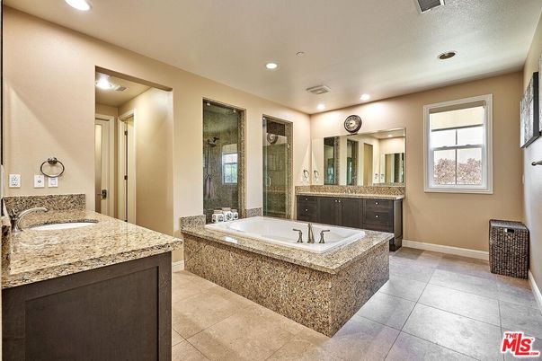 Bathroom, Dual Sink Vanities, Interior, Recessed Lighting