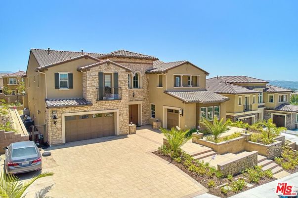Attached, Exterior, Facade, Mediterranean