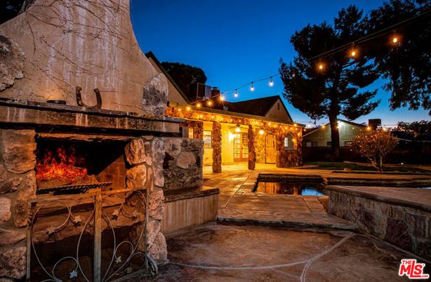 Exterior, Fireplace, Pool