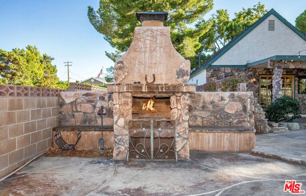 Exterior, Fireplace