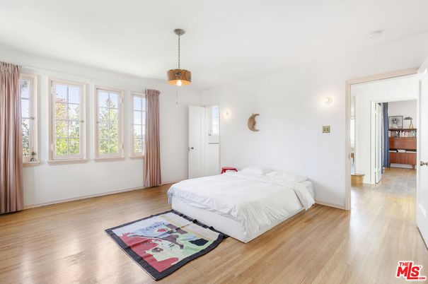 Bedroom, Interior, Pendant Lights, Wood Texture Flooring