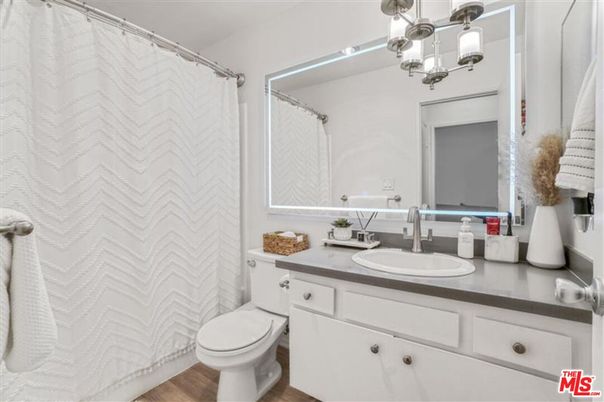 Bathroom, Interior, Pendant Lights, Wood Texture Flooring