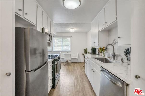 Dining room, Interior, Kitchen, Stainless Steel Appliances, Wood Texture Flooring