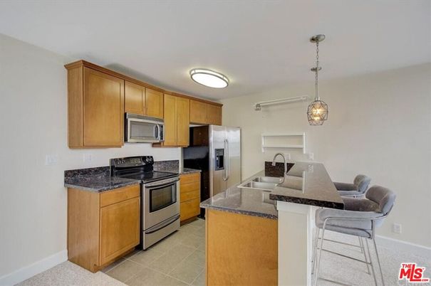 Dining room, Interior, Kitchen, Pendant Lights, Stainless Steel Appliances