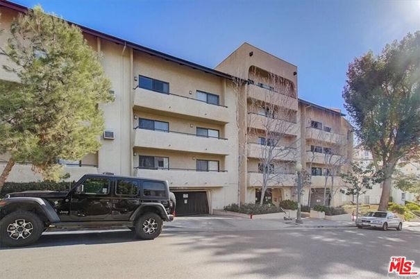 Exterior, Facade, Condo Building