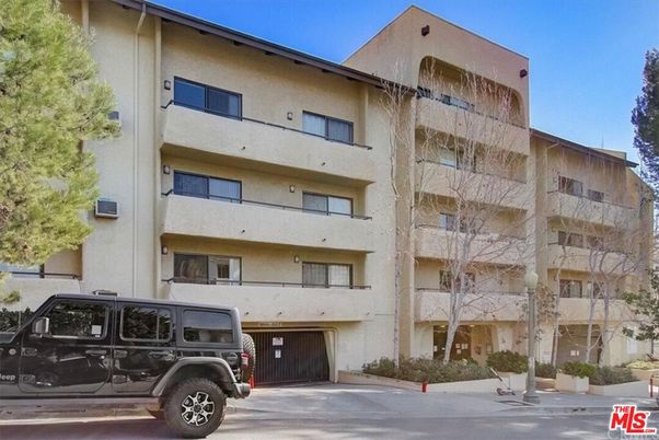 Exterior, Facade, Condo Building