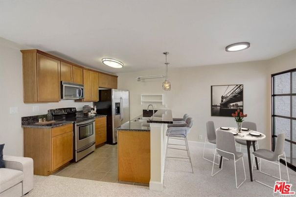 Dining room, Interior, Kitchen, Pendant Lights, Recessed Lighting, Stainless Steel Appliances