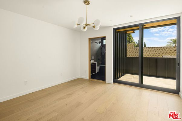 Empty room, Interior, Pendant Lights, Wood Texture Flooring