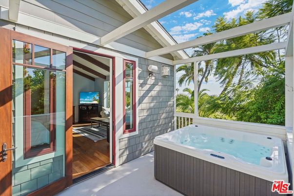 Hot Tub, Interior, Sun Room