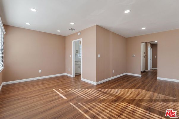Empty room, Interior, Recessed Lighting, Wood Texture Flooring