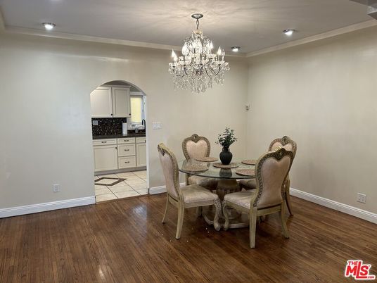 Chandelier, Dining room, Interior, Recessed Lighting, Wood Texture Flooring