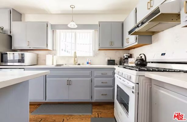 Interior, Kitchen, Pendant Lights, Wood Texture Flooring
