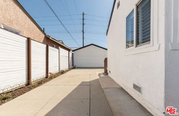 Detached Garage, Exterior