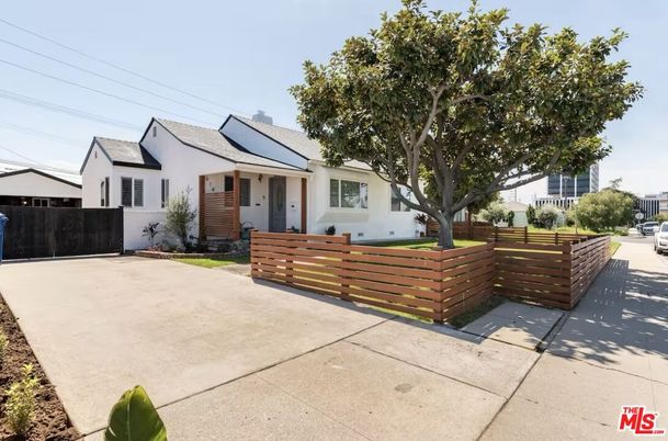 Backyard, Exterior, Facade, Ranch
