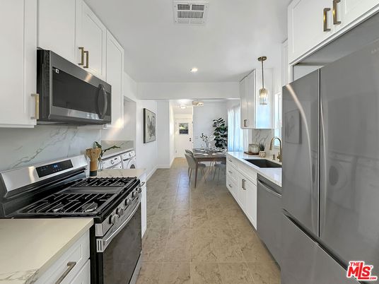 Dining room, Interior, Kitchen, Pendant Lights, Recessed Lighting, Stainless Steel Appliances