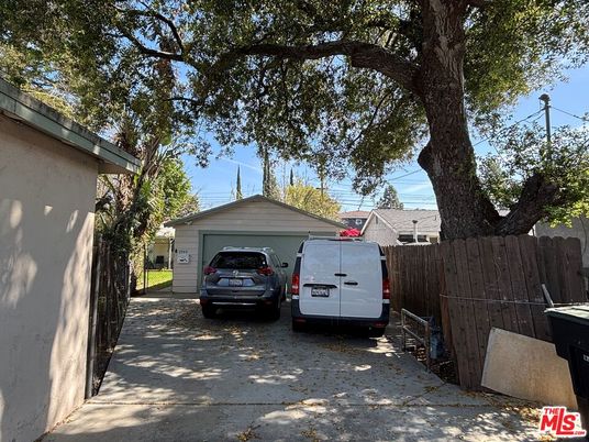 Detached Garage, Exterior