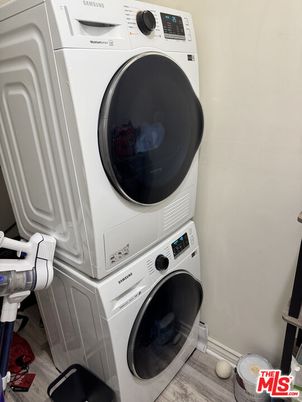 Interior, Utility Closets, Washer, Wood Texture Flooring