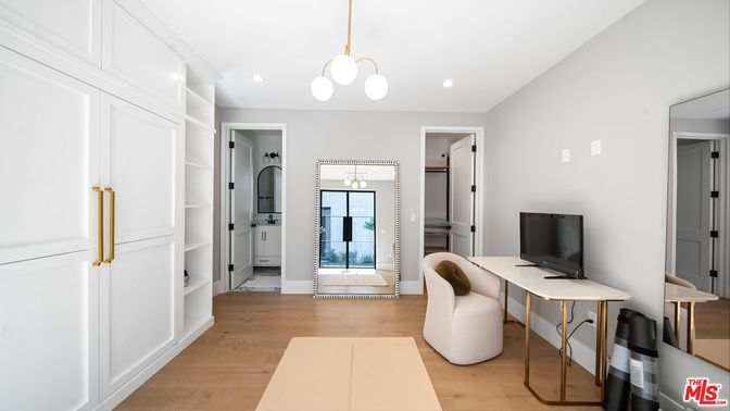 Interior, Pendant Lights, Recessed Lighting, Wood Texture Flooring