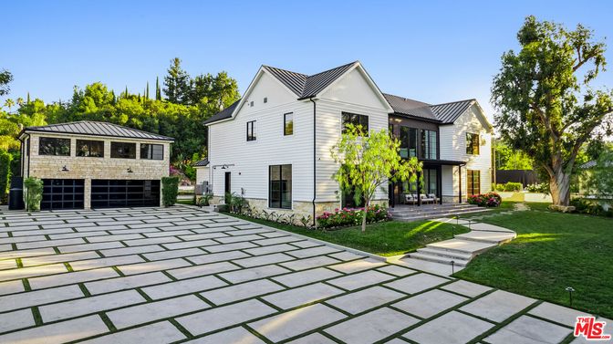 Backyard, Detached Garage, Exterior