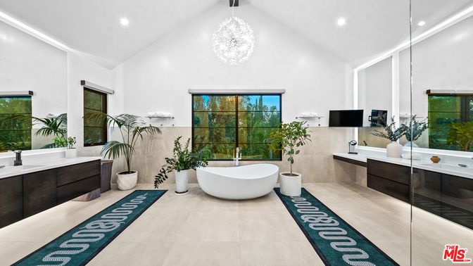 Bathroom, Chandelier, Dual Sink Vanities, Free Standing Baths, Interior, Recessed Lighting