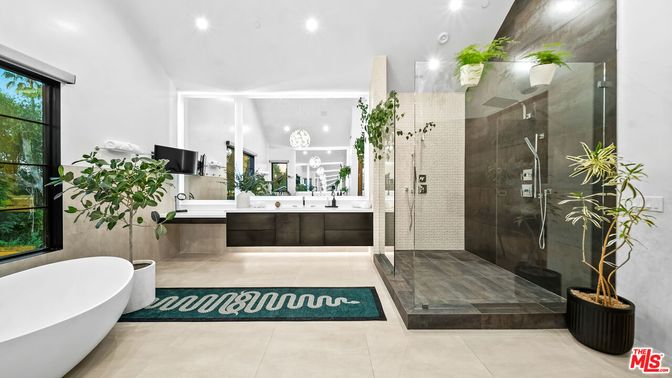Bathroom, Free Standing Baths, Glass Shower, Interior, Pendant Lights, Recessed Lighting