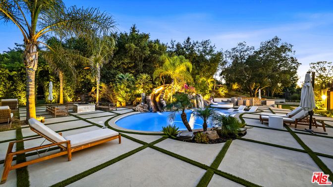 Exterior, Pool