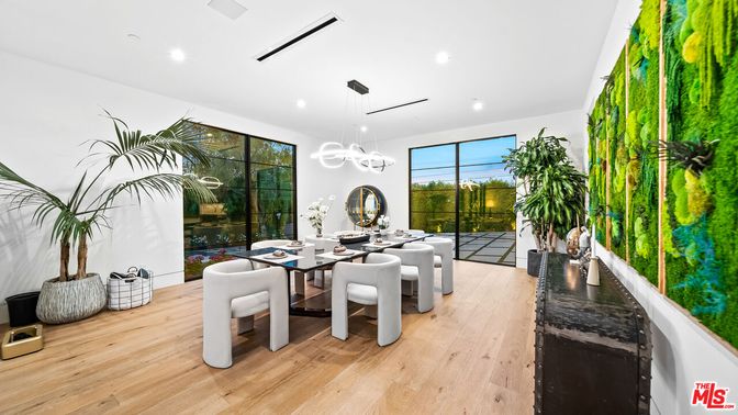 Dining room, Interior, Pendant Lights, Recessed Lighting, Wood Texture Flooring
