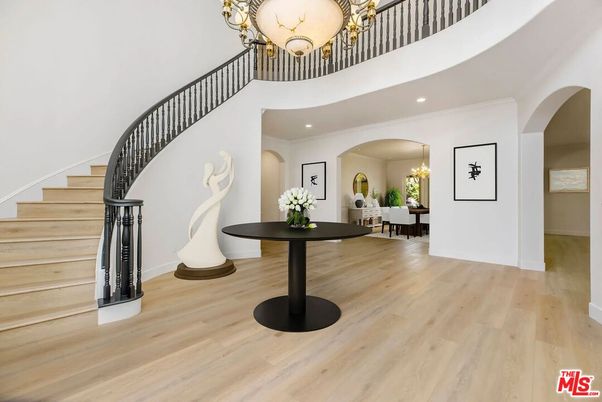 Chandelier, Dining room, Interior, Recessed Lighting, Wood Texture Flooring