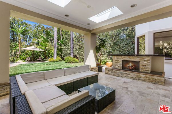 Exterior, Fireplace, Recessed Lighting