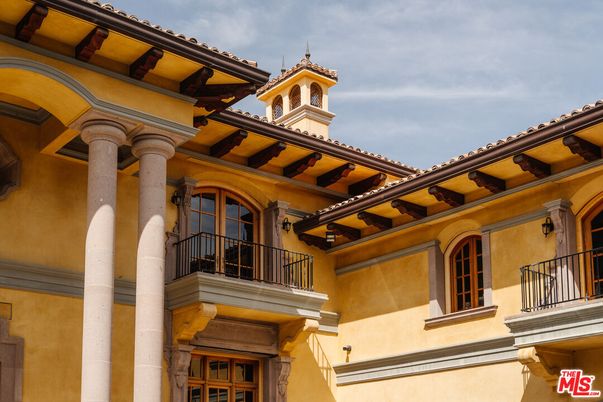 Exterior, Facade, Mediterranean