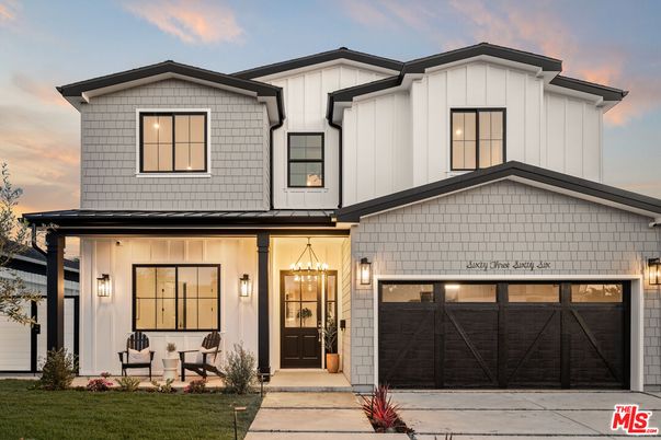 Attached, Exterior, Facade, Farmhouse
