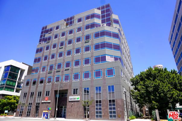 Exterior, Facade, Highrise