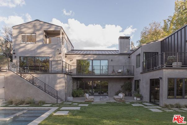 Backyard, Exterior, Facade, Modern
