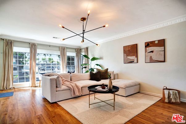 Interior, Living room, Pendant Lights, Wood Texture Flooring