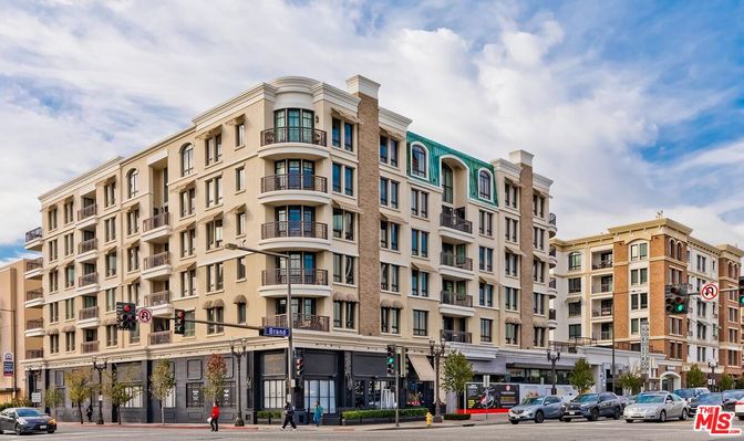 Exterior, Facade, Condo Building