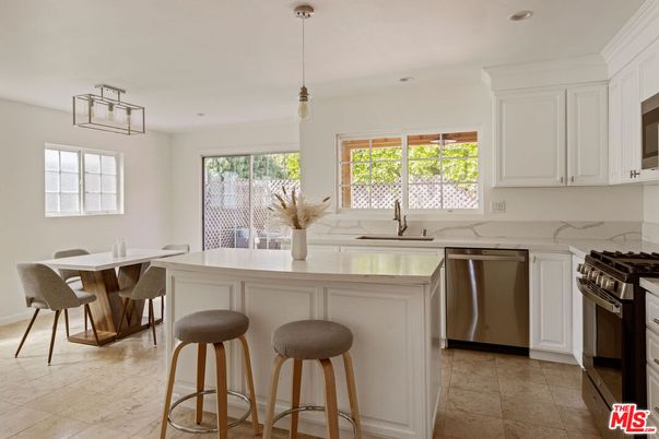 Dining room, Interior, Kitchen, Pendant Lights, Recessed Lighting, Stainless Steel Appliances