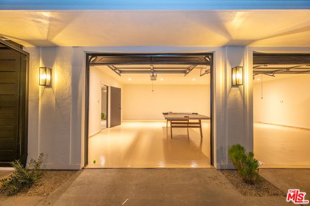 Garage, Interior