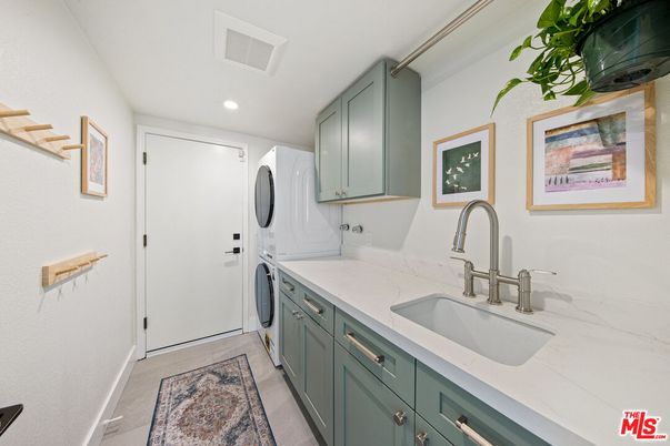 Interior, Kitchen, Recessed Lighting, Washer