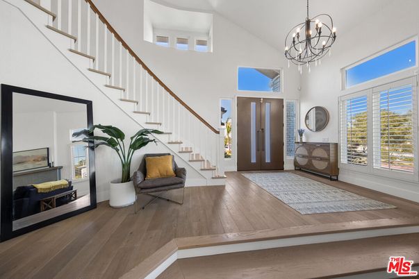 Chandelier, Interior, Wood Texture Flooring
