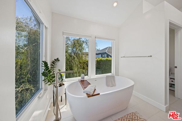 Bathroom, Free Standing Baths, Interior, Recessed Lighting