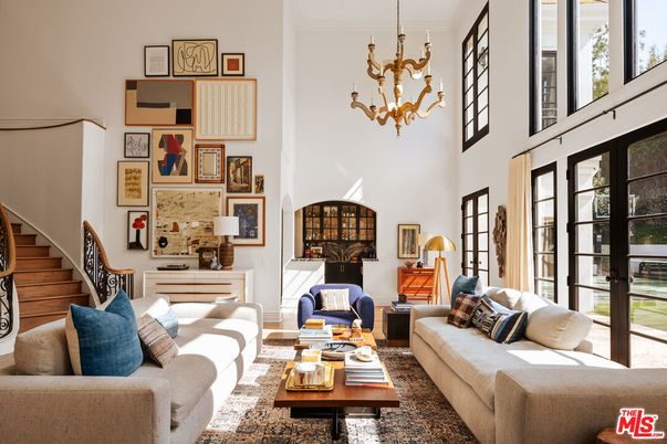 Chandelier, Interior, Living room