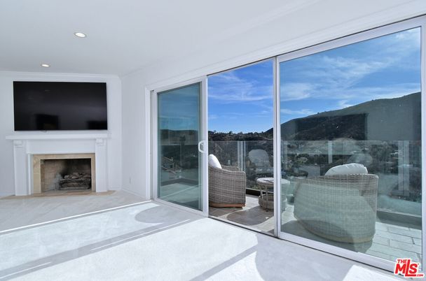 Fireplace, Interior, Recessed Lighting