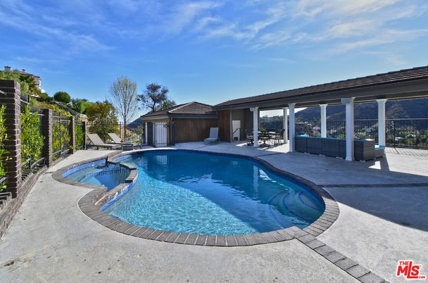 Exterior, Pool