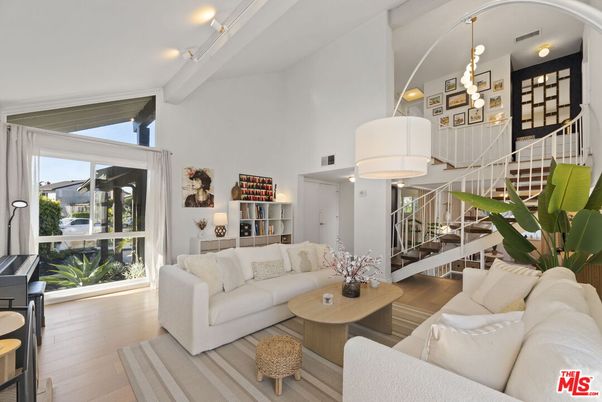 Interior, Living room, Pendant Lights, Wood Texture Flooring