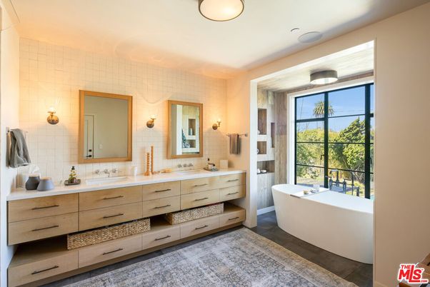 Bathroom, Dual Sink Vanities, Free Standing Baths, Interior, Recessed Lighting