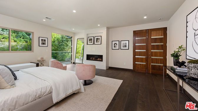 Bedroom, Fireplace, Interior, Recessed Lighting, Wood Texture Flooring